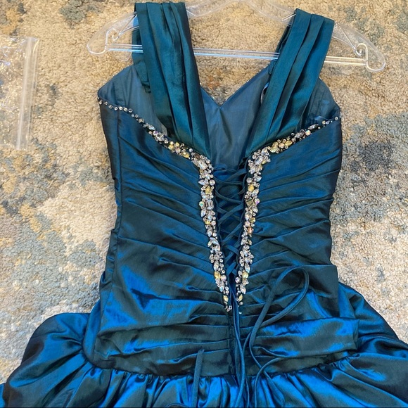 Mori Lee teal/emerald prom dress, Size 6. - Picture 6 of 14